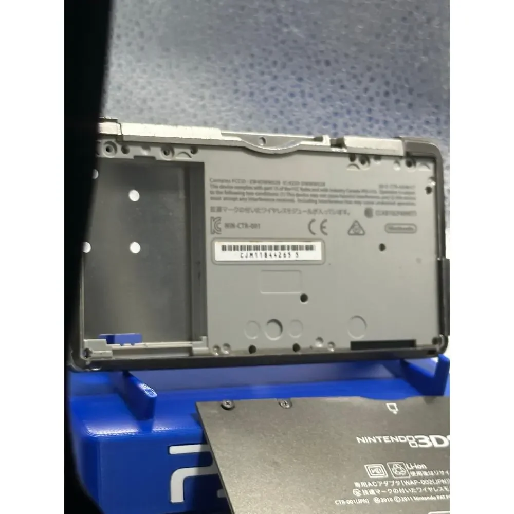 nintendo 3ds original shell authentic & used